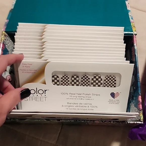 Color Street - Picture 2 of 4